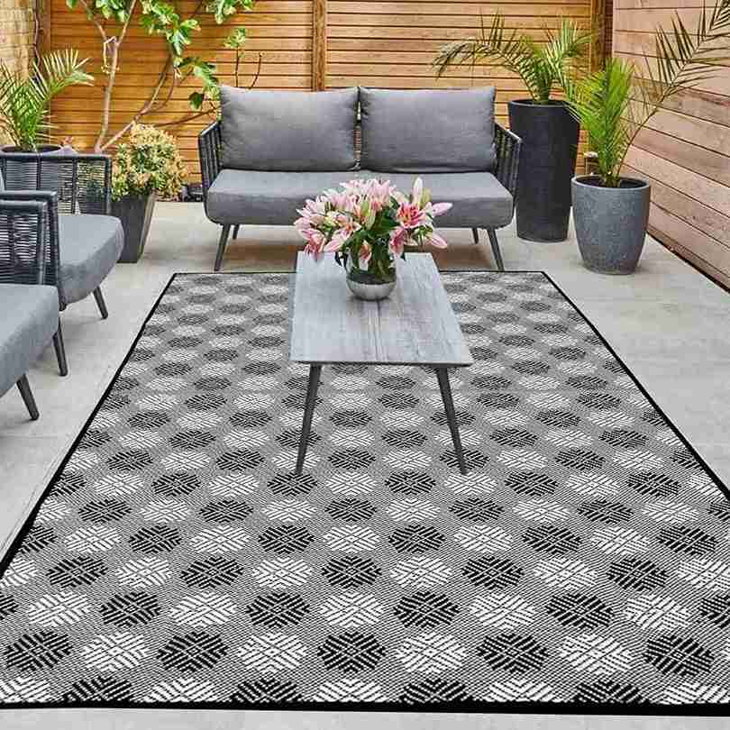 Durable Waterproof Outdoor Rugs: UV-Resistant and Reversible